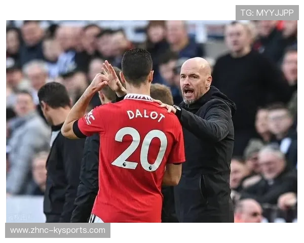 独家：后卫与滕哈赫谈判进展曝光，细节流出